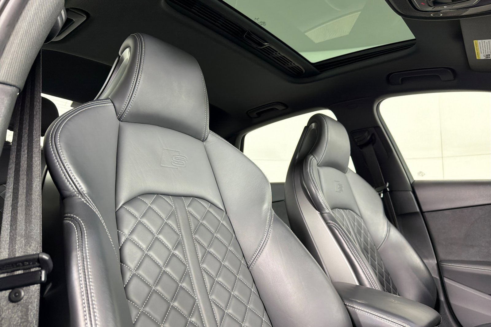 Used 2022 Audi S4 Premium Plus w/ Premium Plus Package image 15