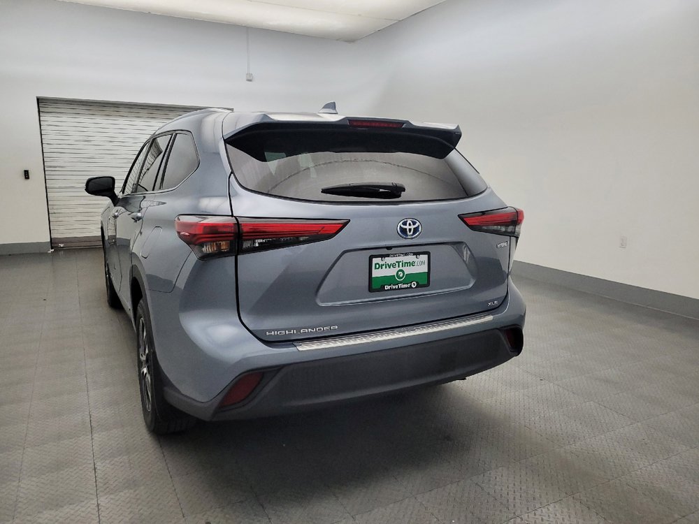 Used 2020 Toyota Highlander XLE AWD/4WD image 6