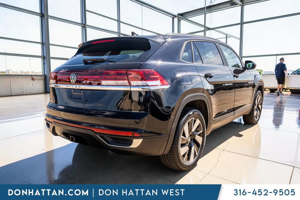 Used 2024 Volkswagen Atlas Cross Sport SE FWD image 30
