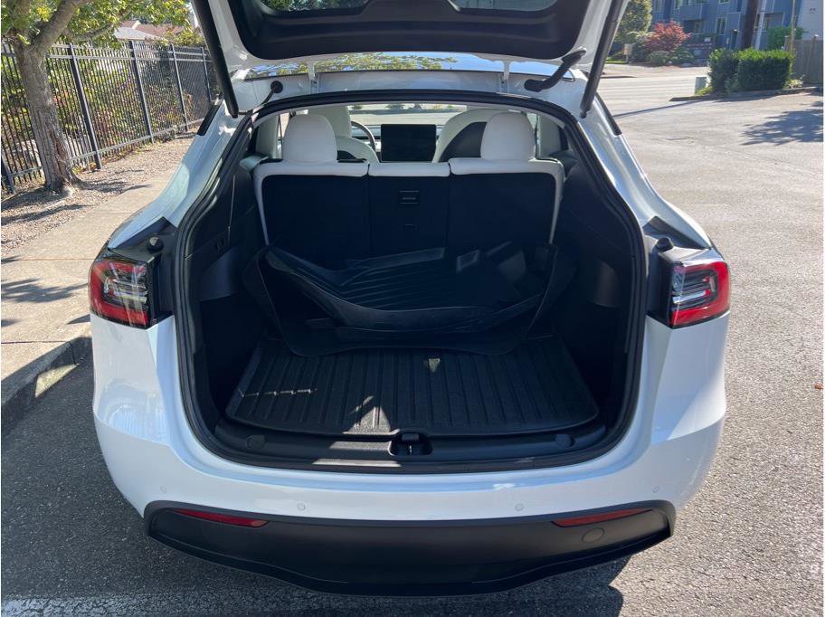 Used 2020 Tesla Model Y Long Range image 15