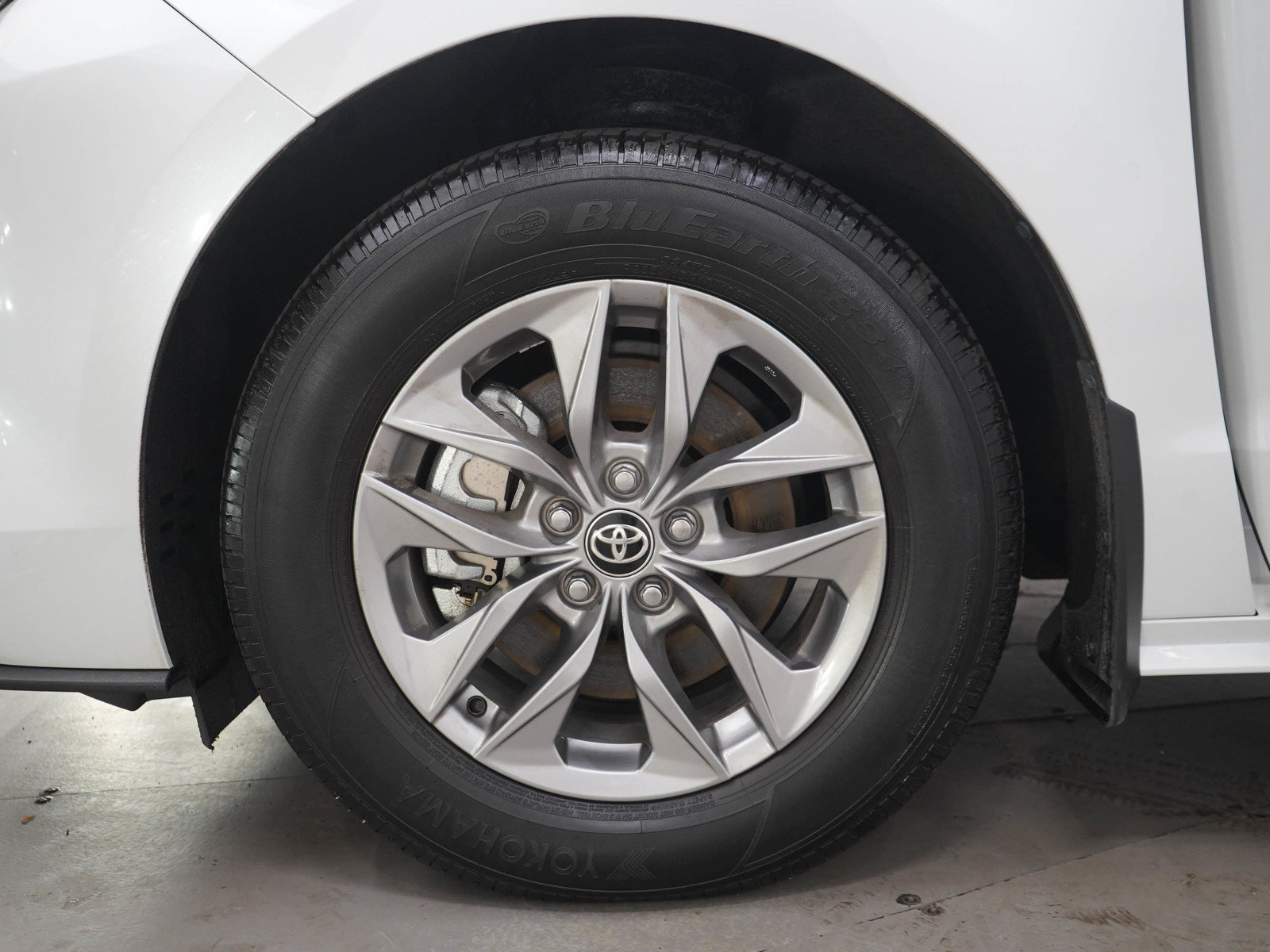 Used 2025 Toyota Sienna XLE w/ XLE Plus Package AWD/4WD image 30