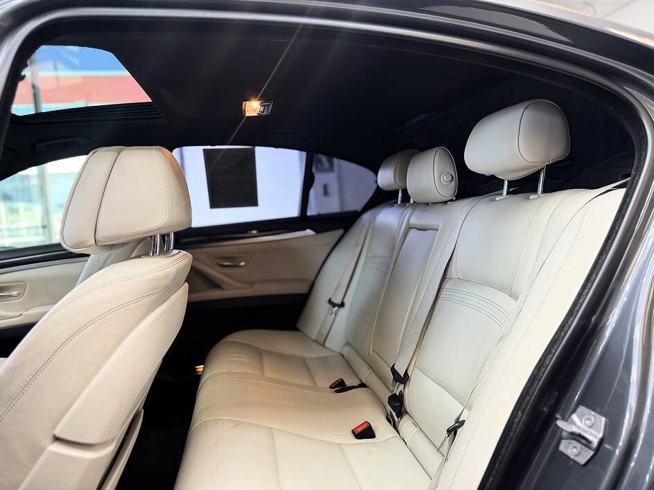 Used 2015 BMW 550i Sedan RWD image 17