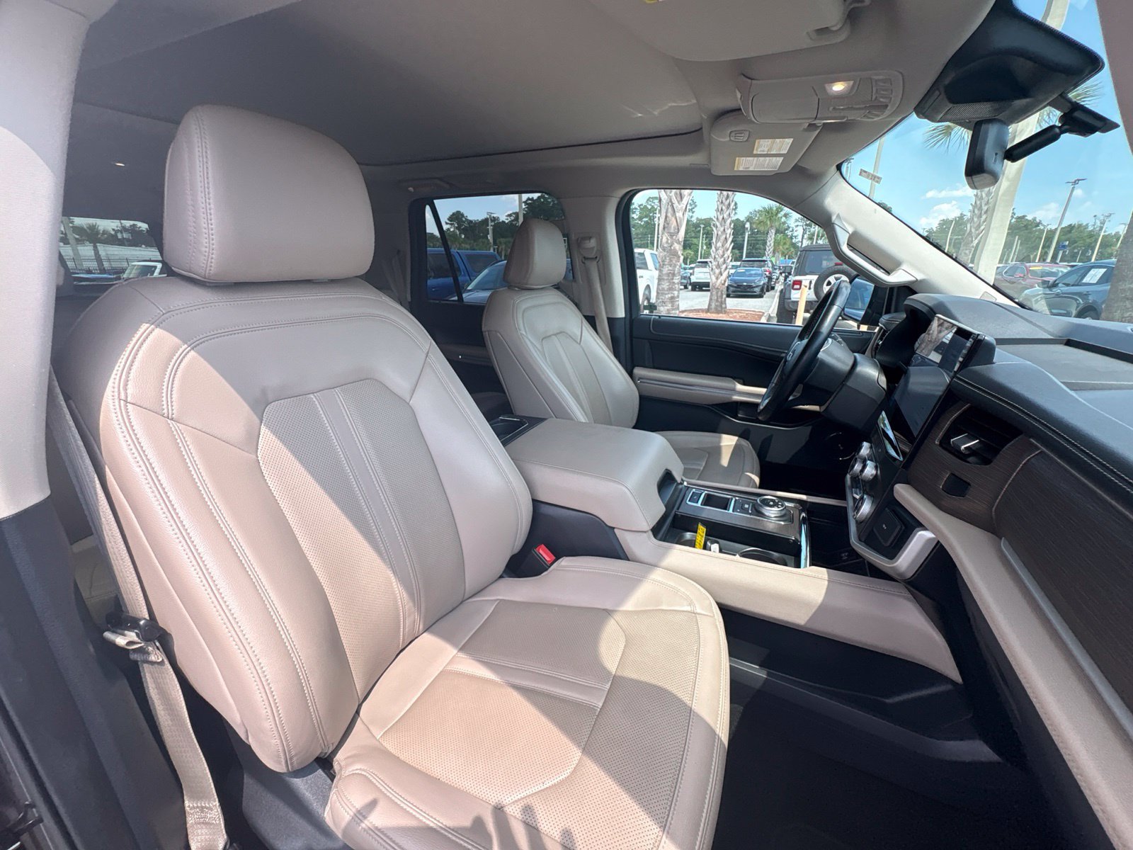 Used 2024 Ford Expedition Max Limited RWD image 19