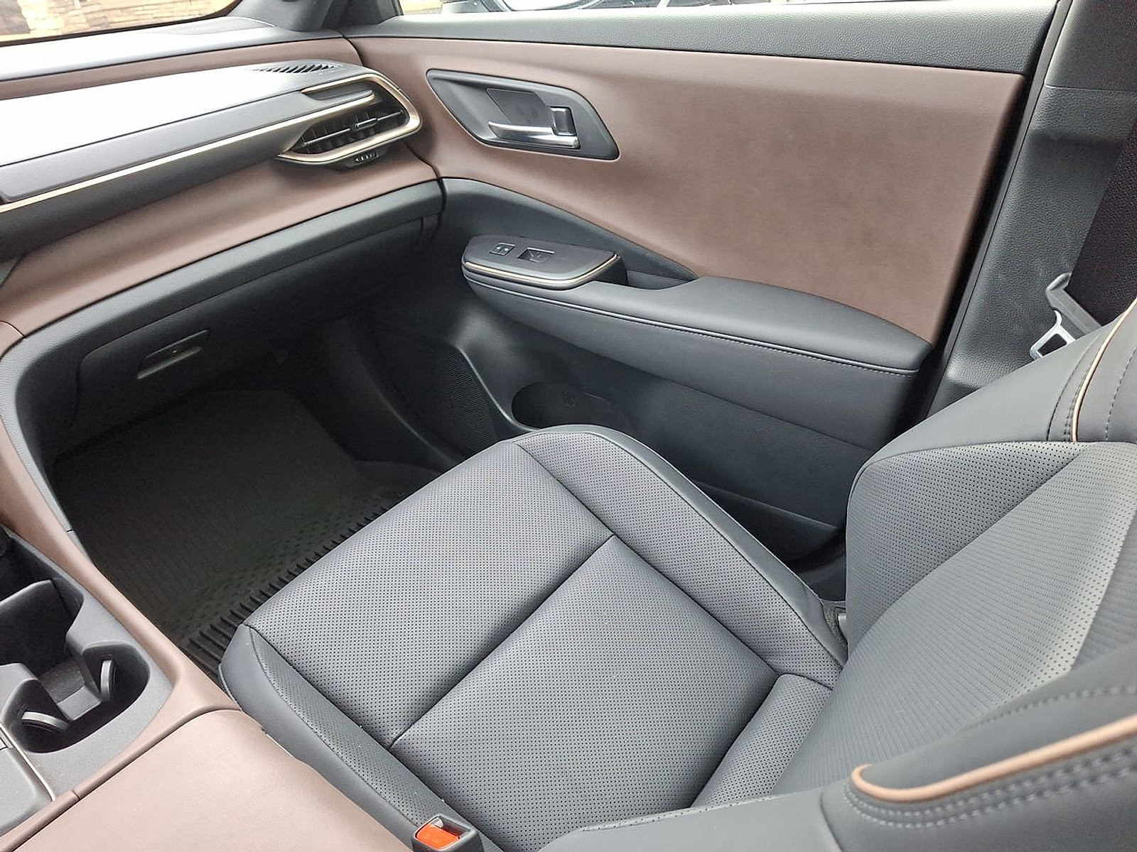 Used 2023 Toyota Crown w/ Advanced Technology Package AWD/4WD image 11