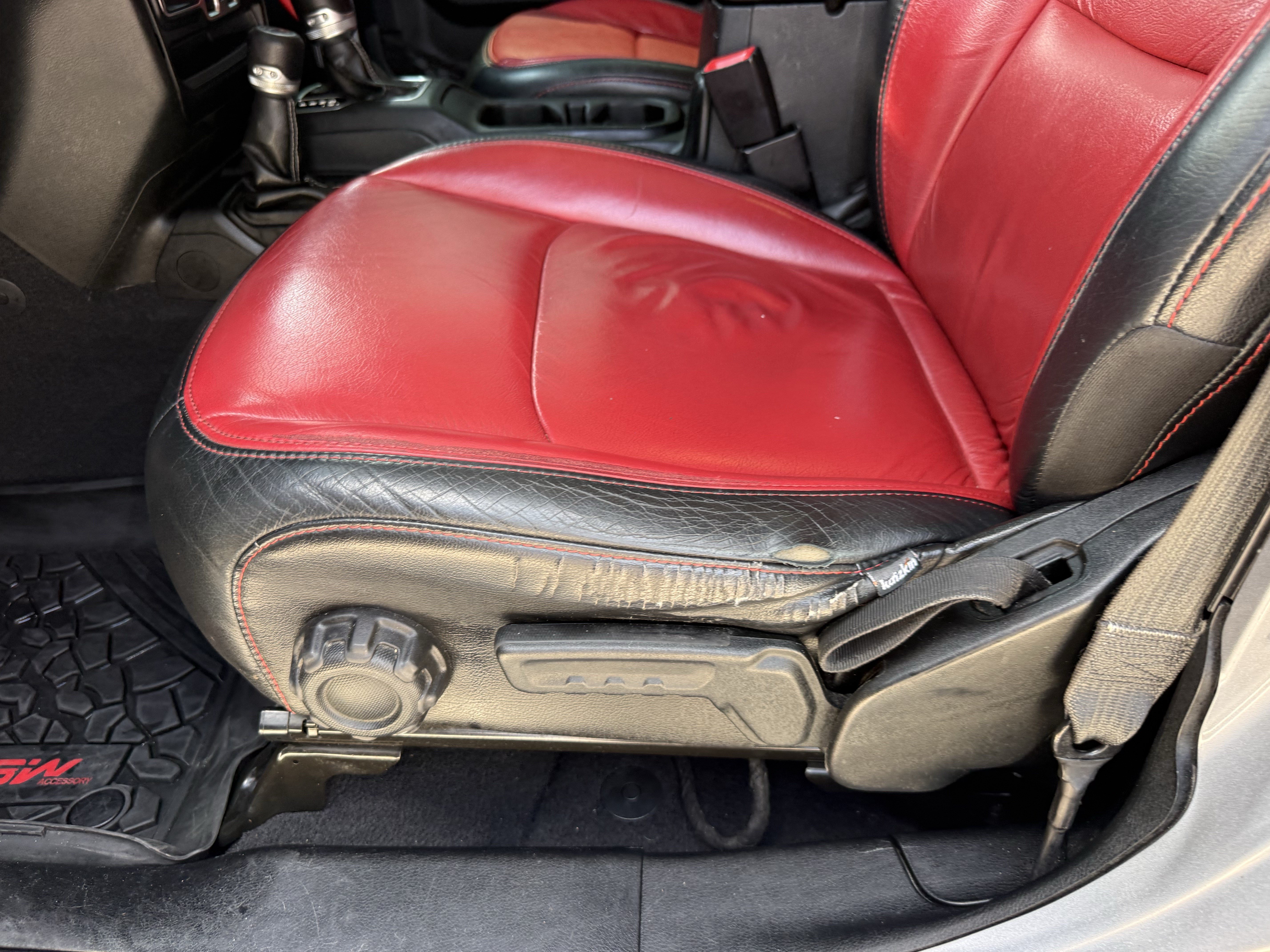 Used 2020 Jeep Wrangler Unlimited Sahara AWD/4WD image 26