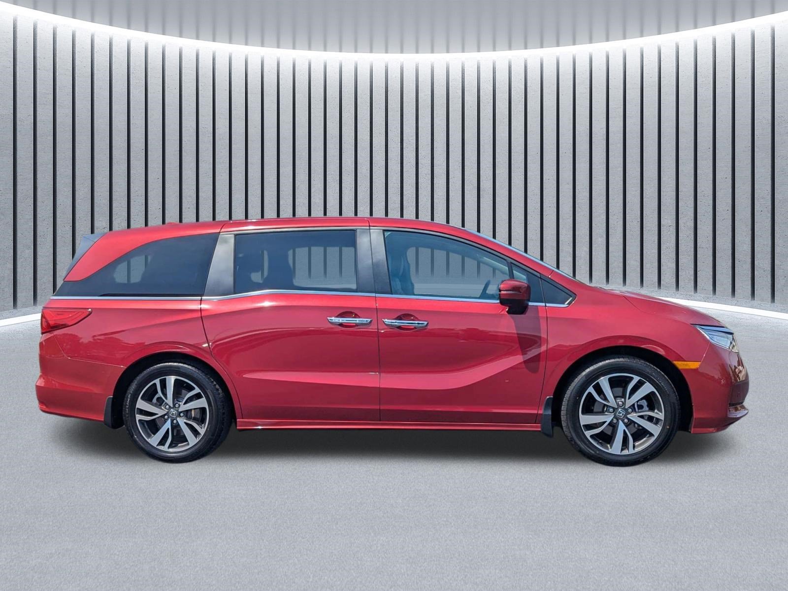 Certified 2024 Honda Odyssey Touring image 4