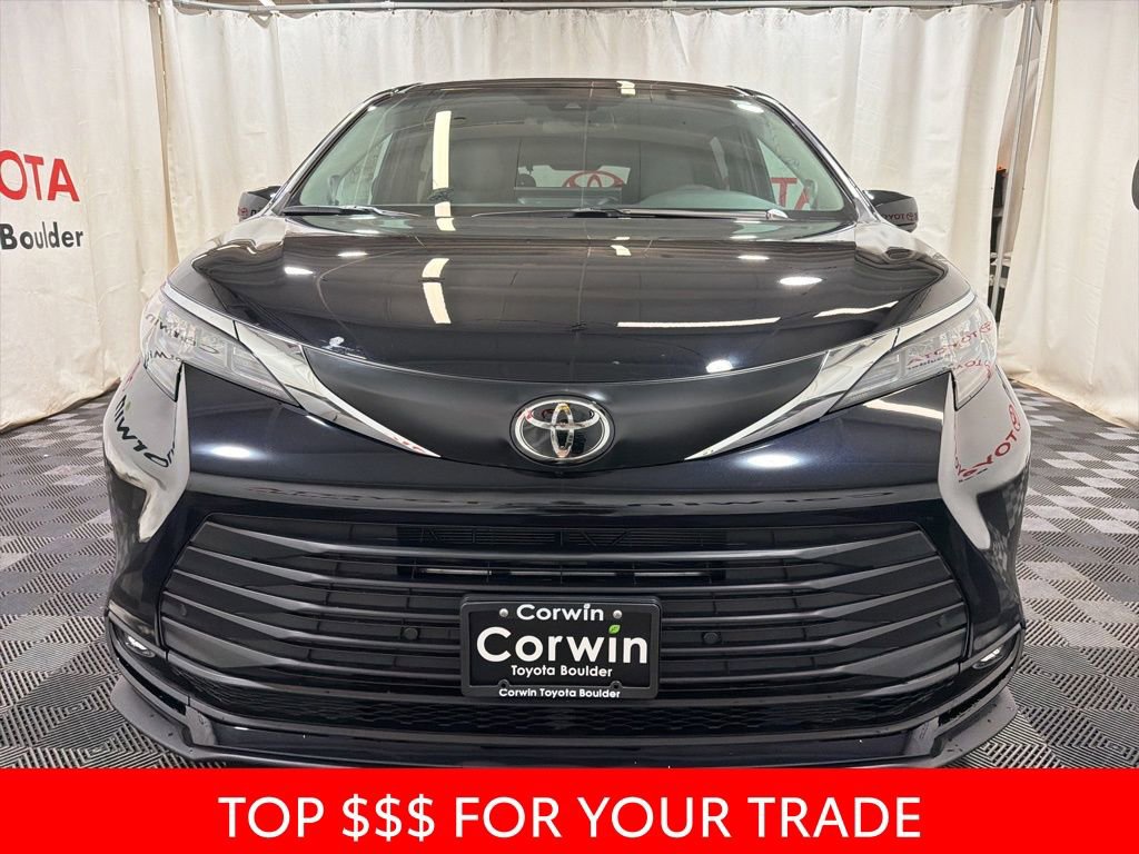Used 2026 Toyota Sienna XLE image 2
