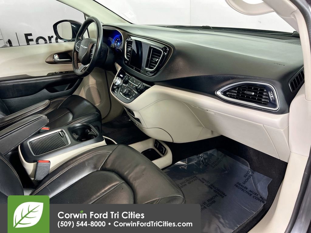 Used 2018 Chrysler Pacifica Touring-L Plus image 30