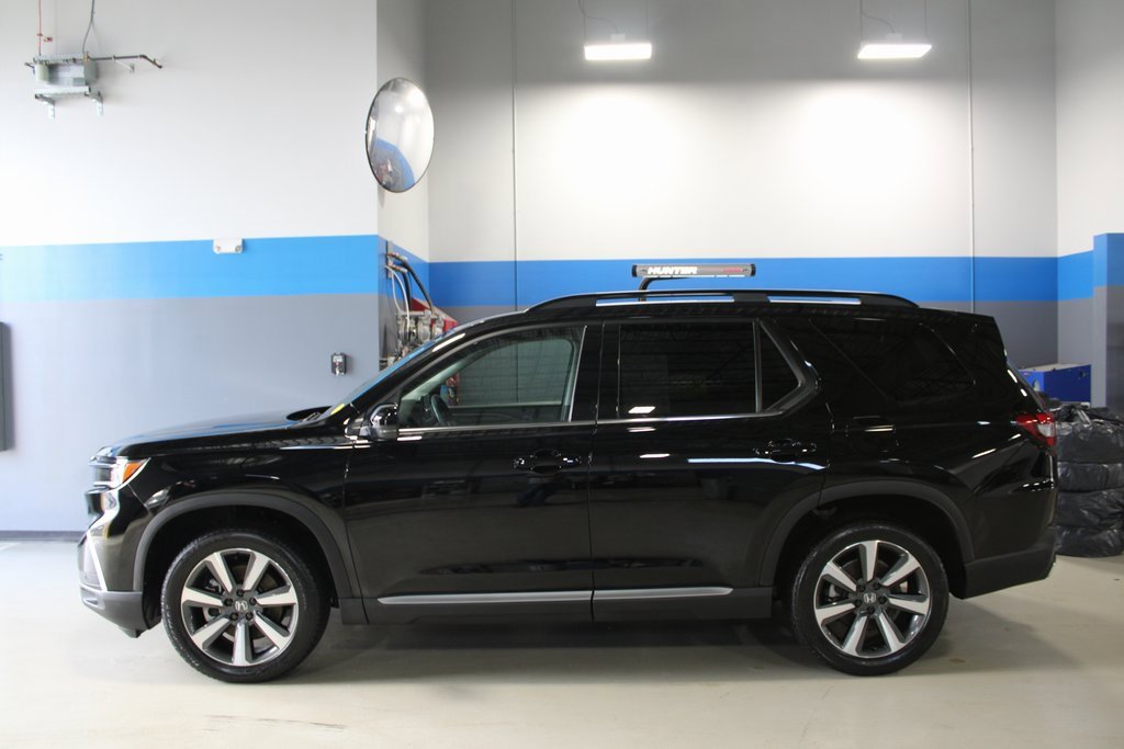 Used 2025 Honda Pilot Touring image 16