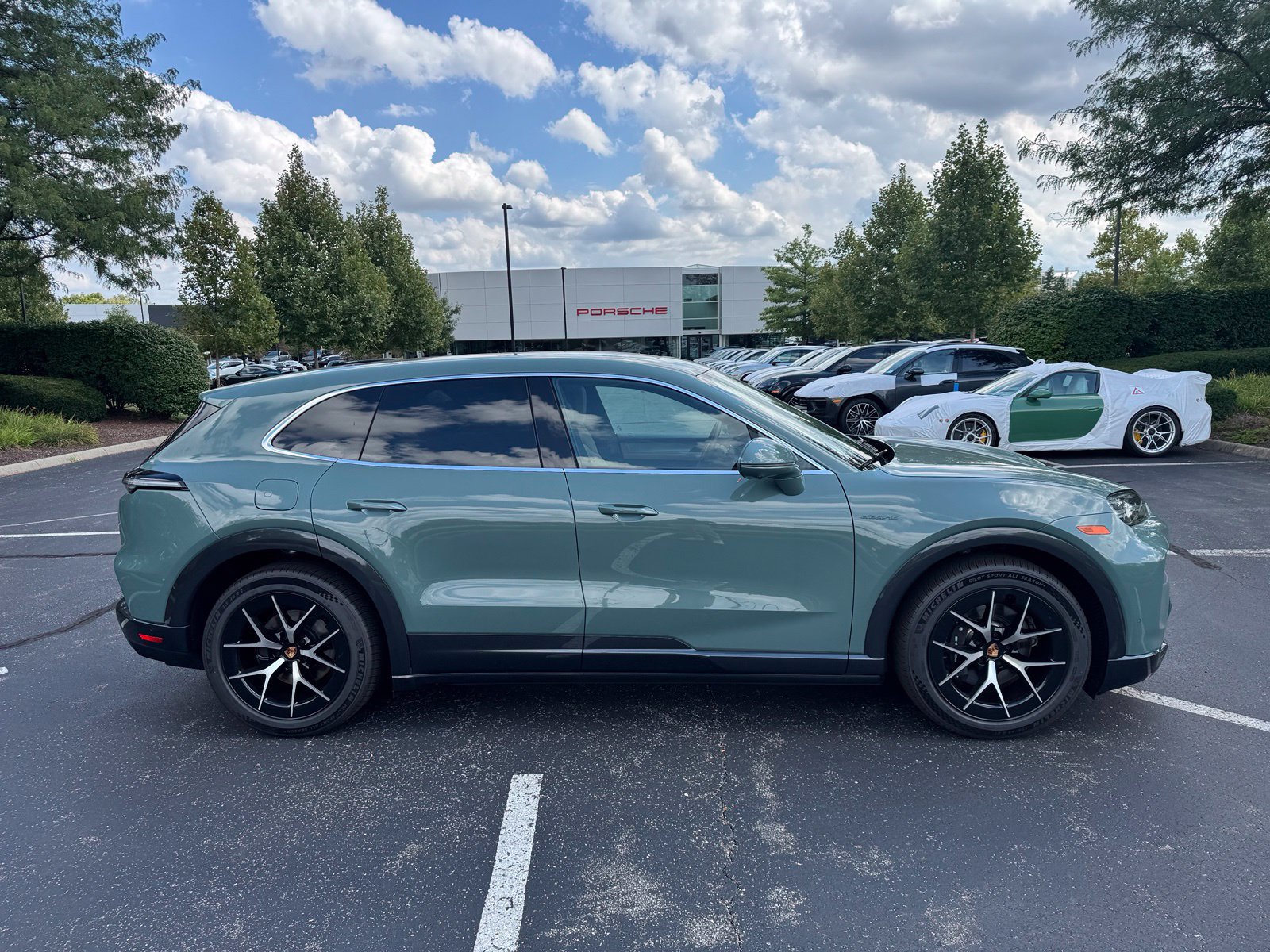 New 2026 Porsche Cayenne Electric AWD/4WD image 3