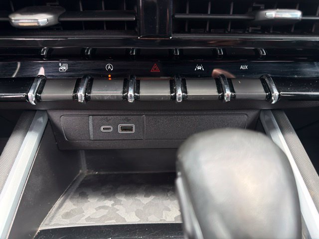 Used 2023 Chevrolet Colorado Z71 AWD/4WD image 23