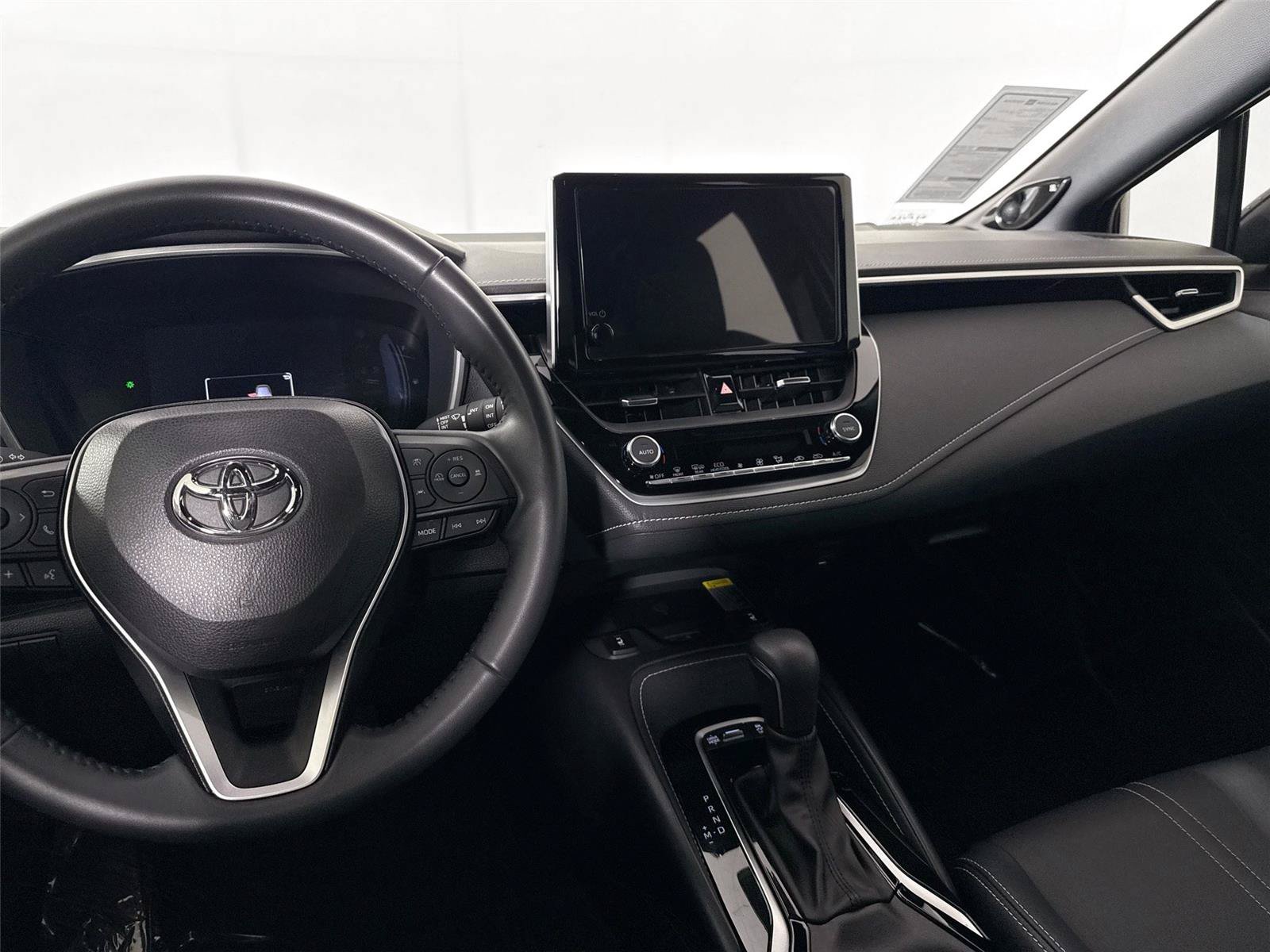 Certified 2025 Toyota Corolla XSE FWD image 31
