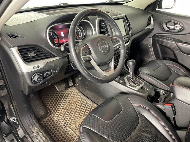 Used 2015 Jeep Cherokee Trailhawk w/ Comfort/Convenience Group AWD/4WD image 3