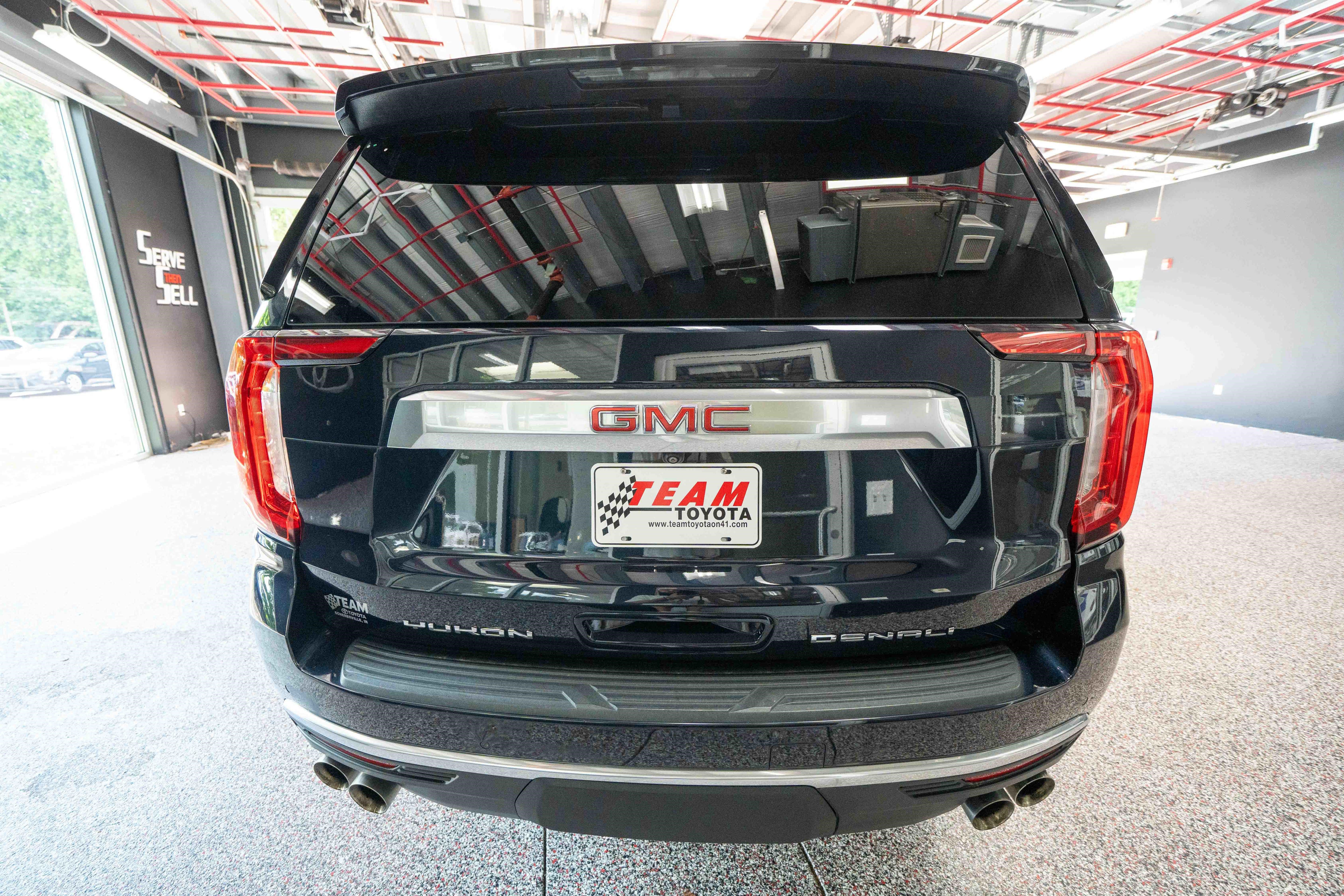 Used 2023 GMC Yukon XL Denali AWD/4WD image 3
