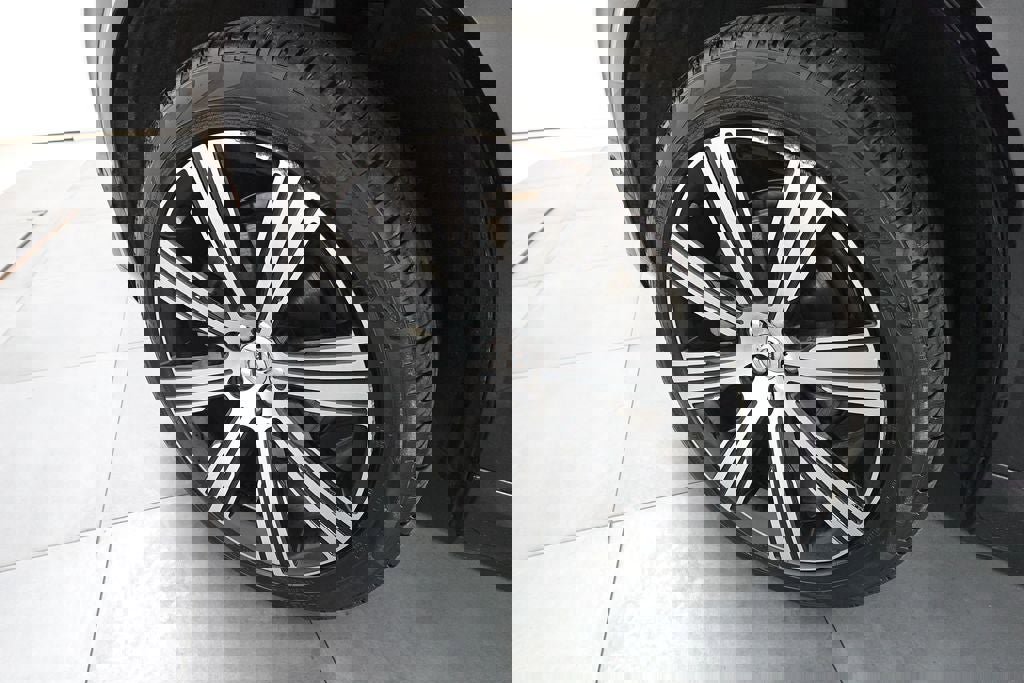 Used 2023 Volvo XC90 B6 Ultimate w/ Protection Package Premier image 30