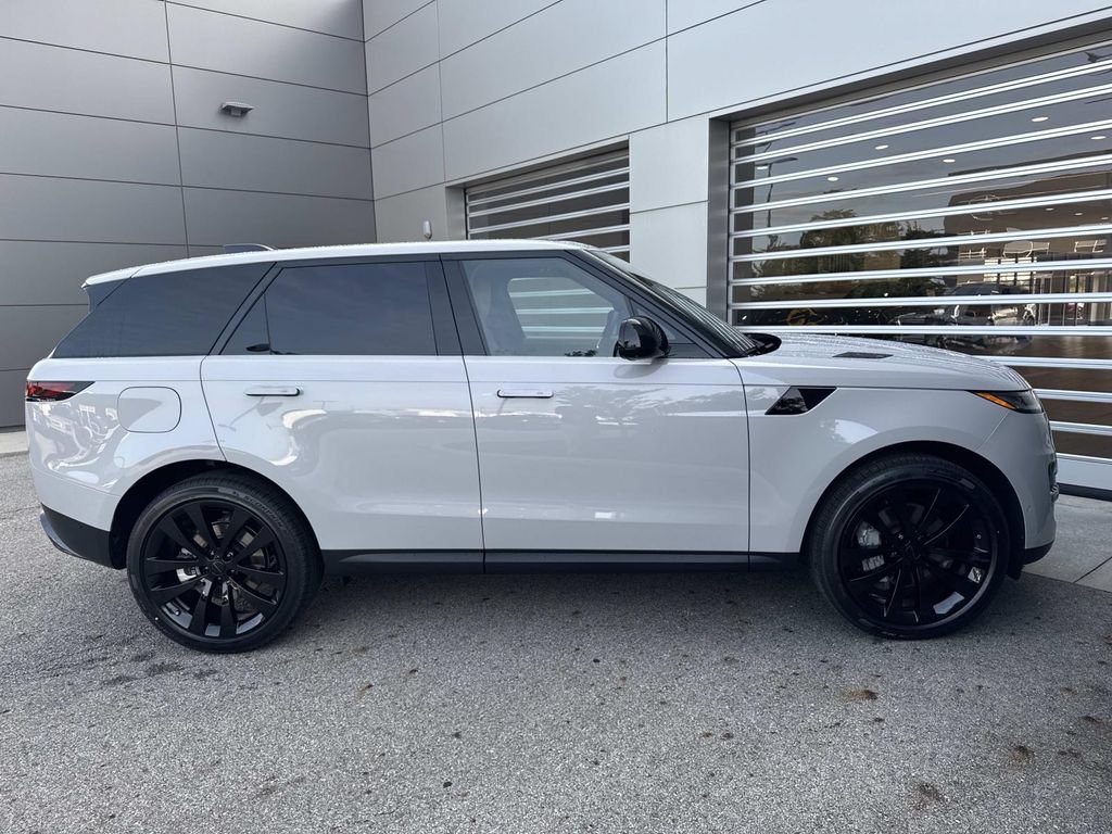 New 2026 Land Rover Range Rover Sport SE AWD/4WD image 9