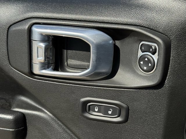 Used 2022 Jeep Gladiator Sport AWD/4WD image 25
