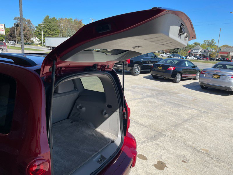 Used 2011 Chevrolet HHR LS image 44