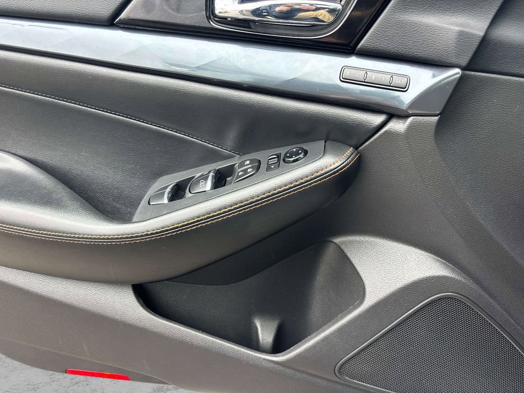 Certified 2023 Nissan Maxima SR w/ Sport Mat Group image 15
