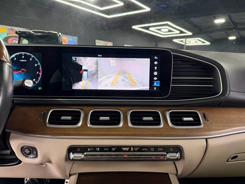 Used 2021 Mercedes-Benz GLS 580 4MATIC image 13
