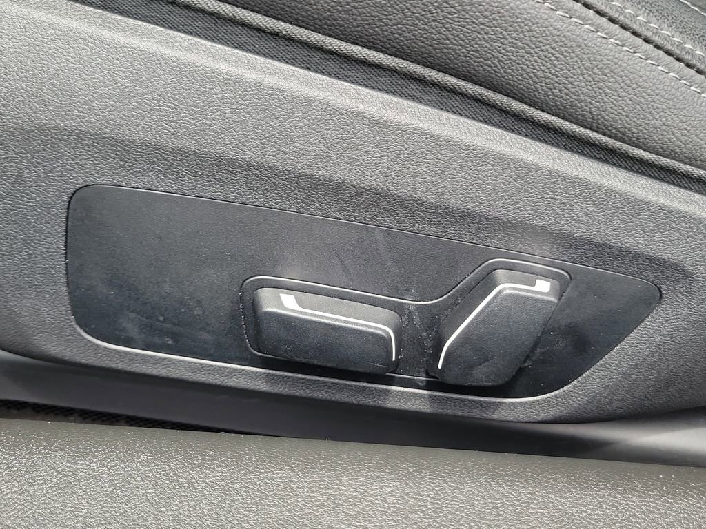 Used 2025 BMW 230i Coupe RWD image 14