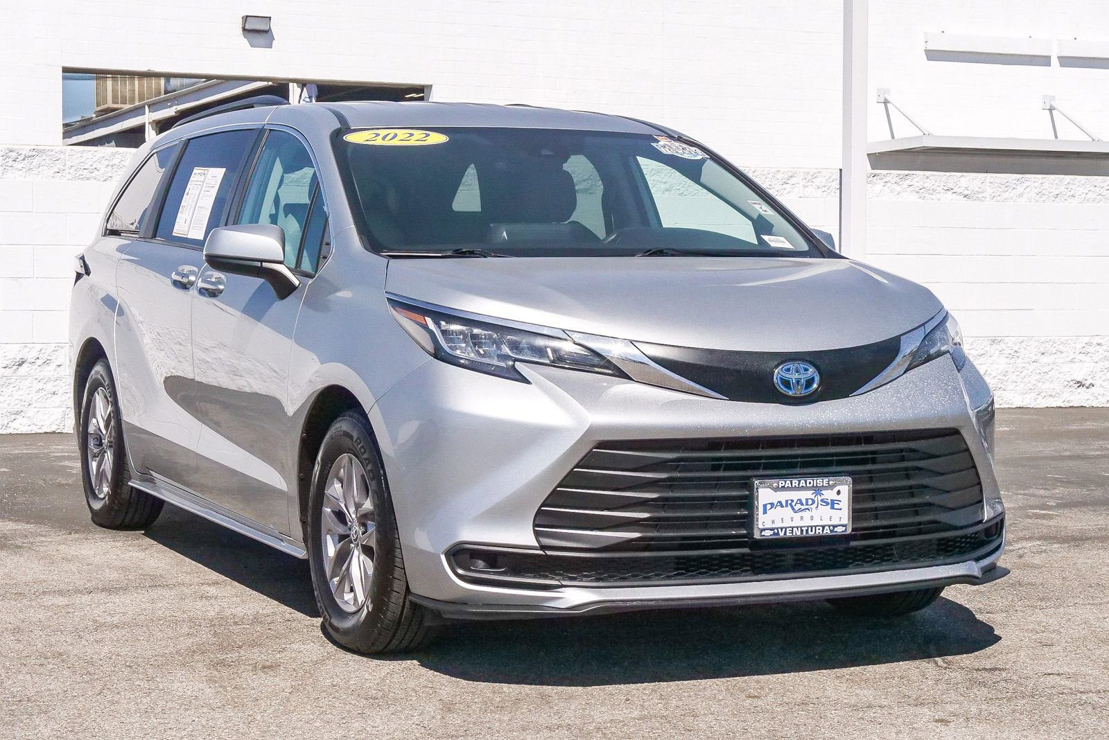 Used 2022 Toyota Sienna LE image 3