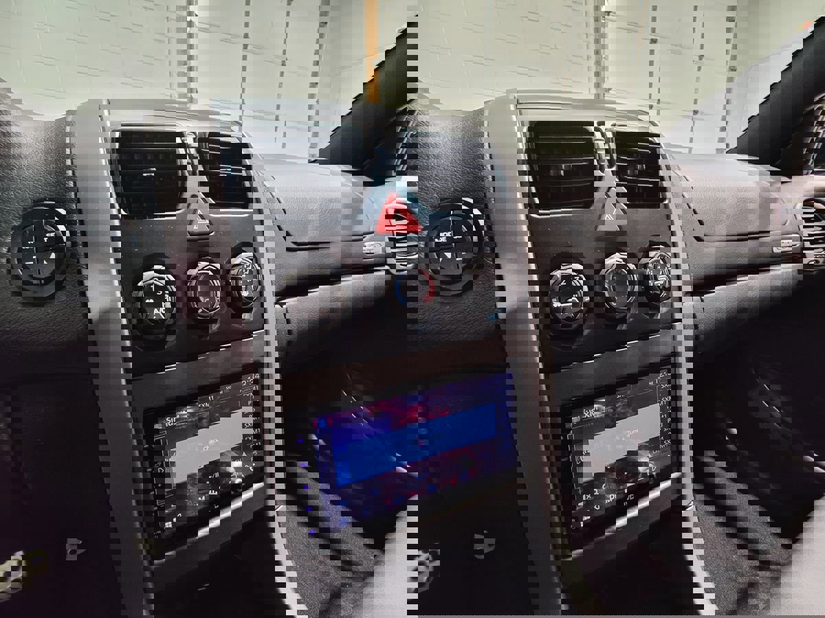 Used 2004 Pontiac GTO image 26