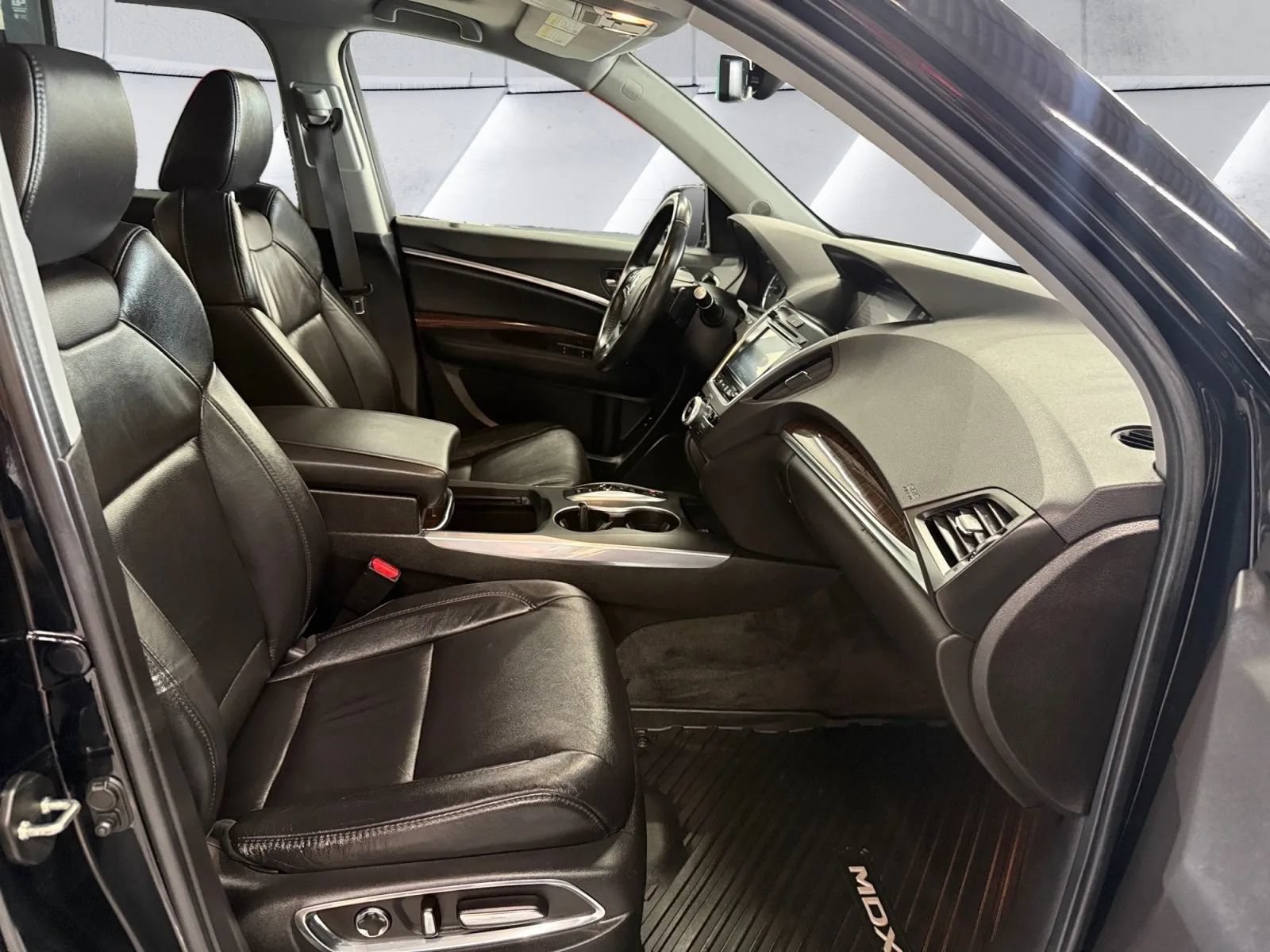 Used 2020 Acura MDX SH-AWD image 16