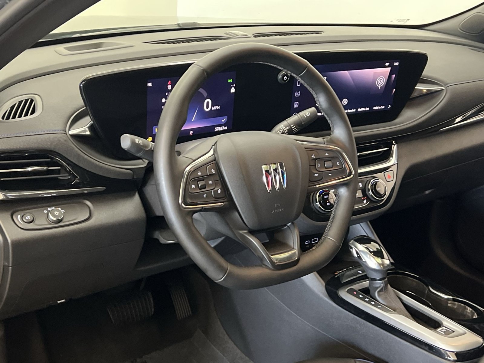 Used 2025 Buick Envista Sport Touring w/ Experience Buick Package FWD image 15
