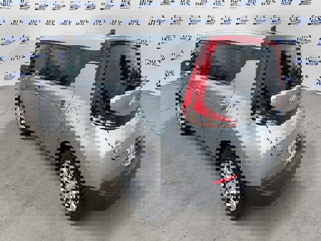 Used 2022 Kia Soul LX image 5