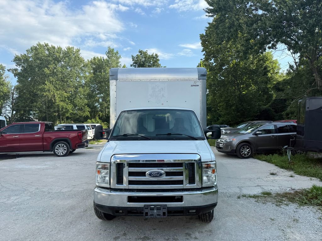 Used 2016 Ford E-450 and Econoline 450 Super Duty image 2