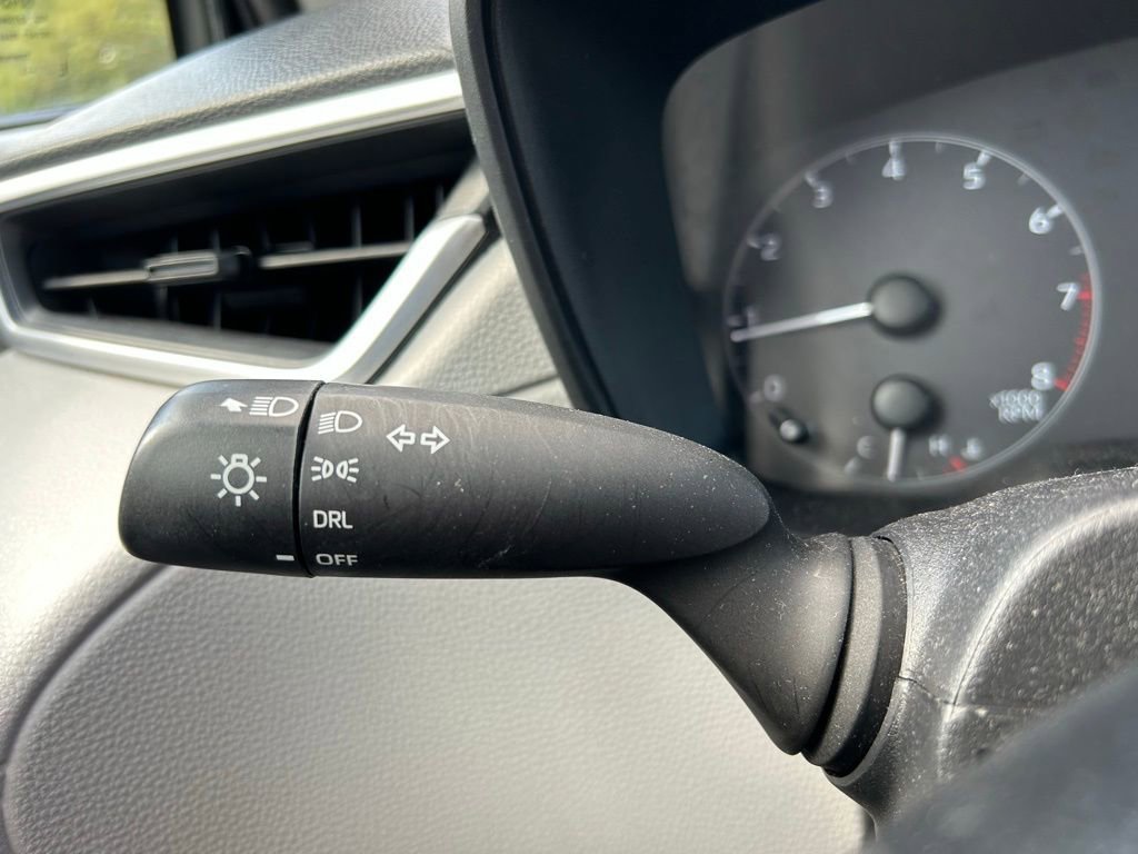 Used 2025 Toyota Corolla Cross L image 19