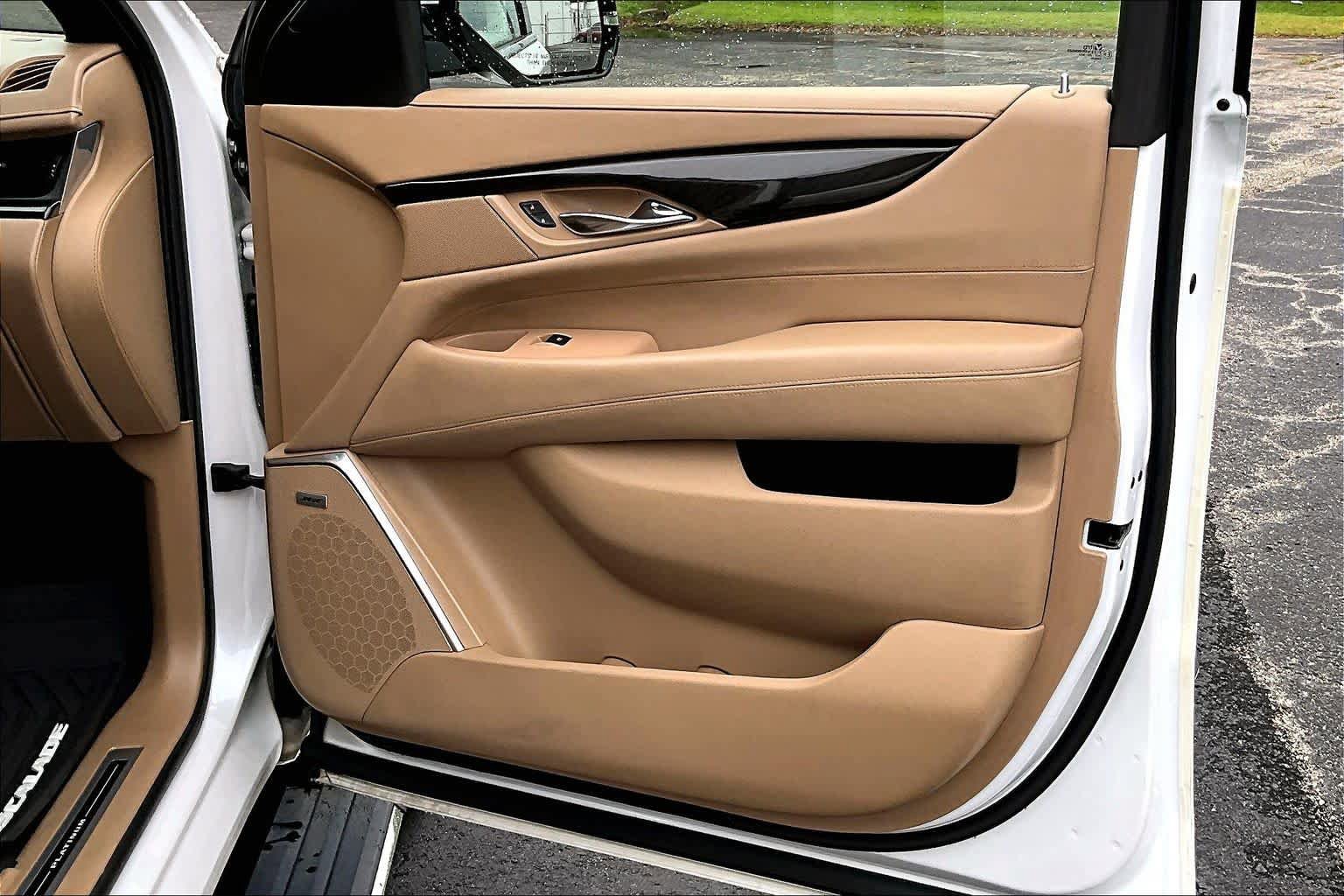 Used 2020 Cadillac Escalade Platinum RWD image 24