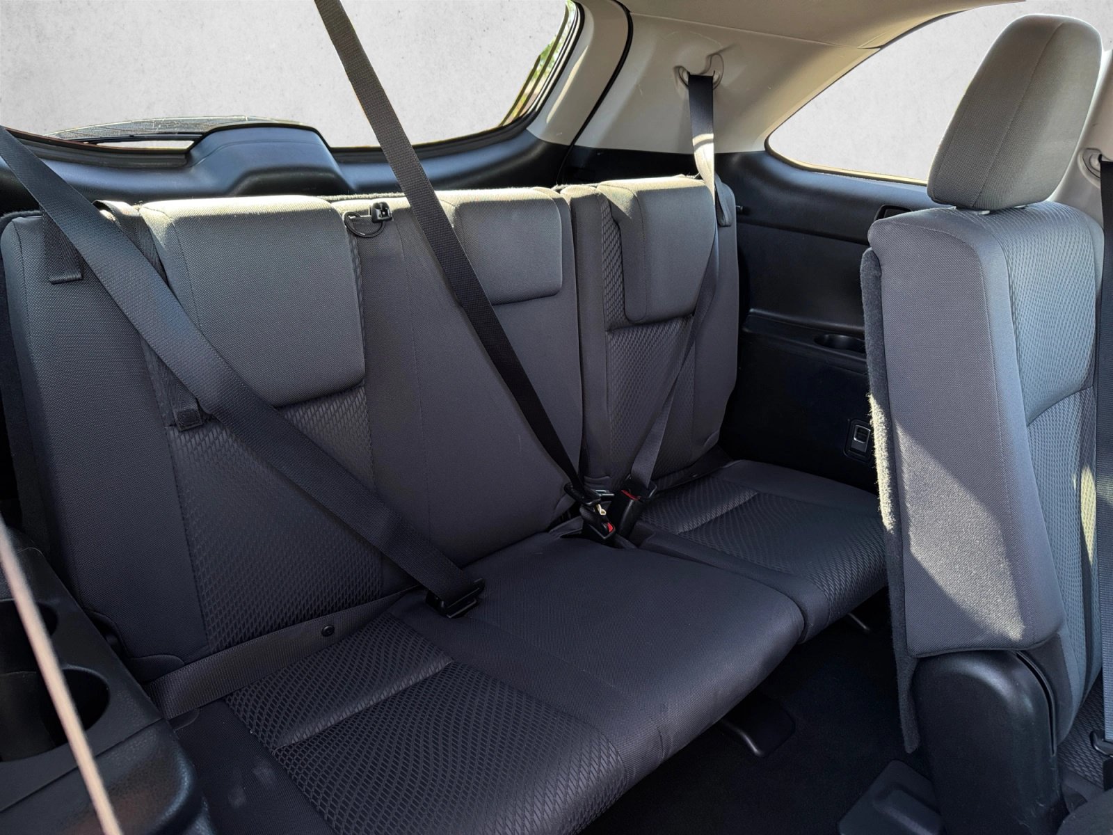 Used 2019 Toyota Highlander LE FWD image 24