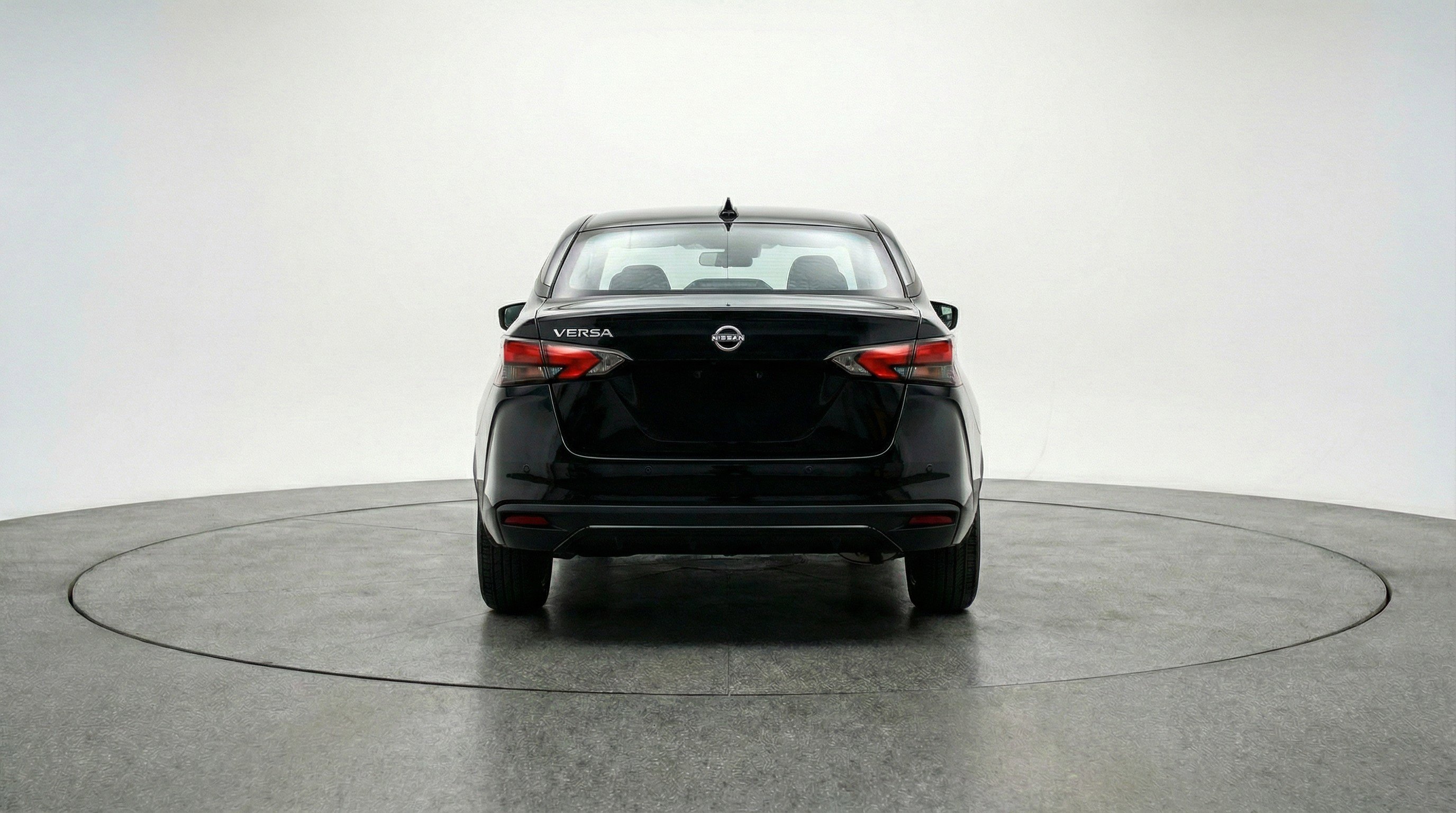 Used 2025 Nissan Versa SV image 7