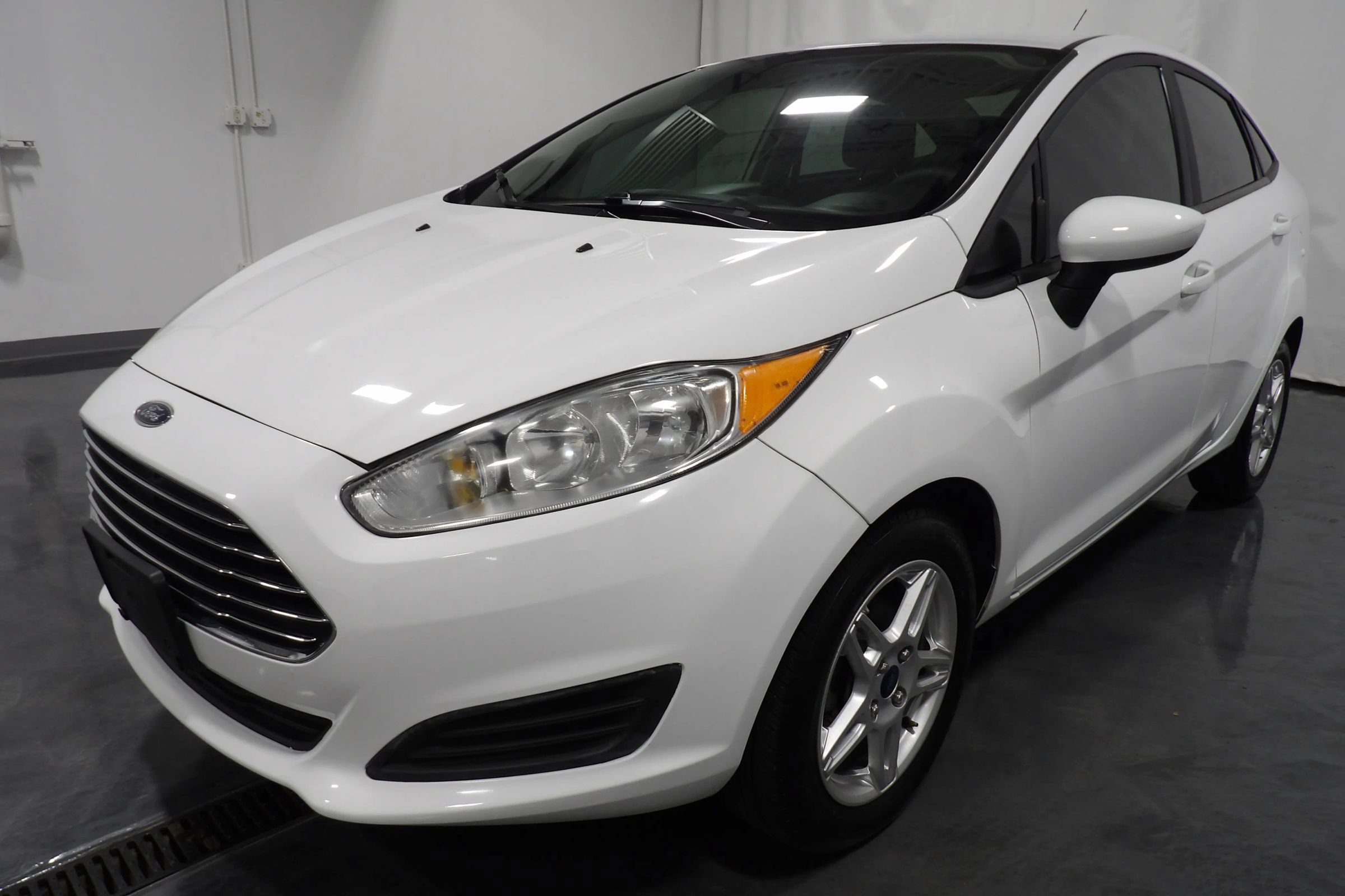 Used 2019 Ford Fiesta SE FWD image 3