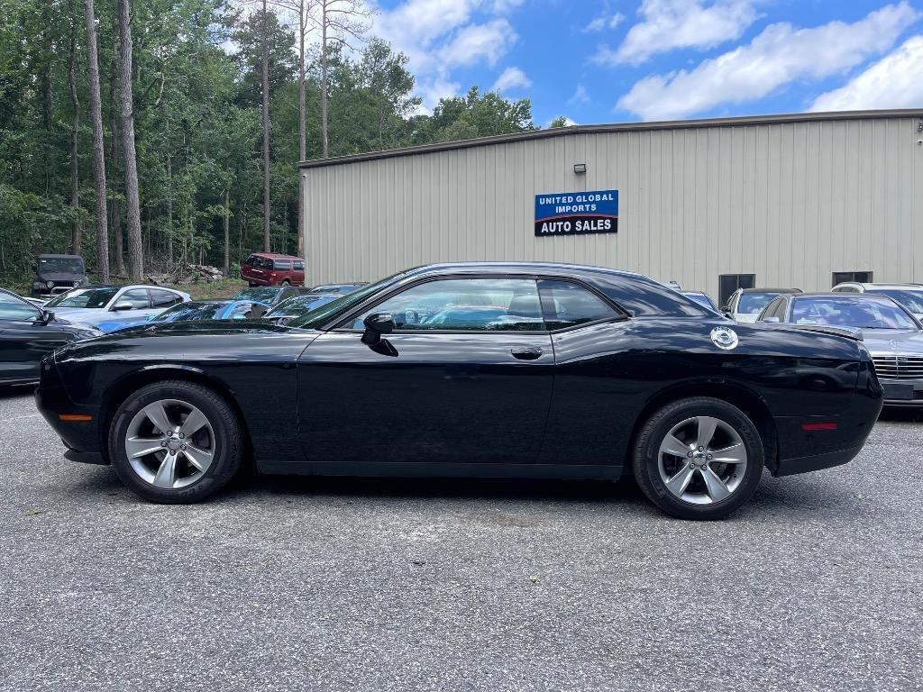 Used 2018 Dodge Challenger SXT RWD image 8
