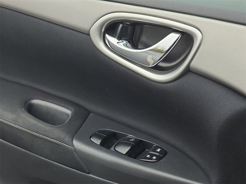 Used 2015 Nissan Sentra S image 25
