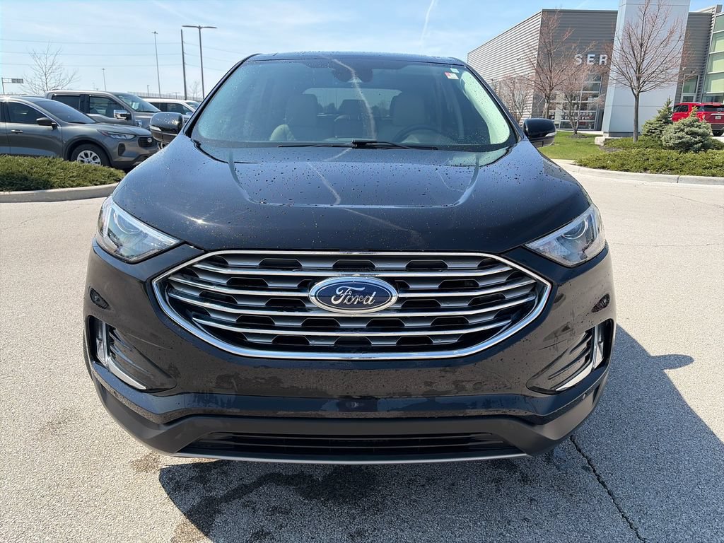 Used 2023 Ford Edge Titanium w/ Class II Trailer Tow Package AWD/4WD image 2