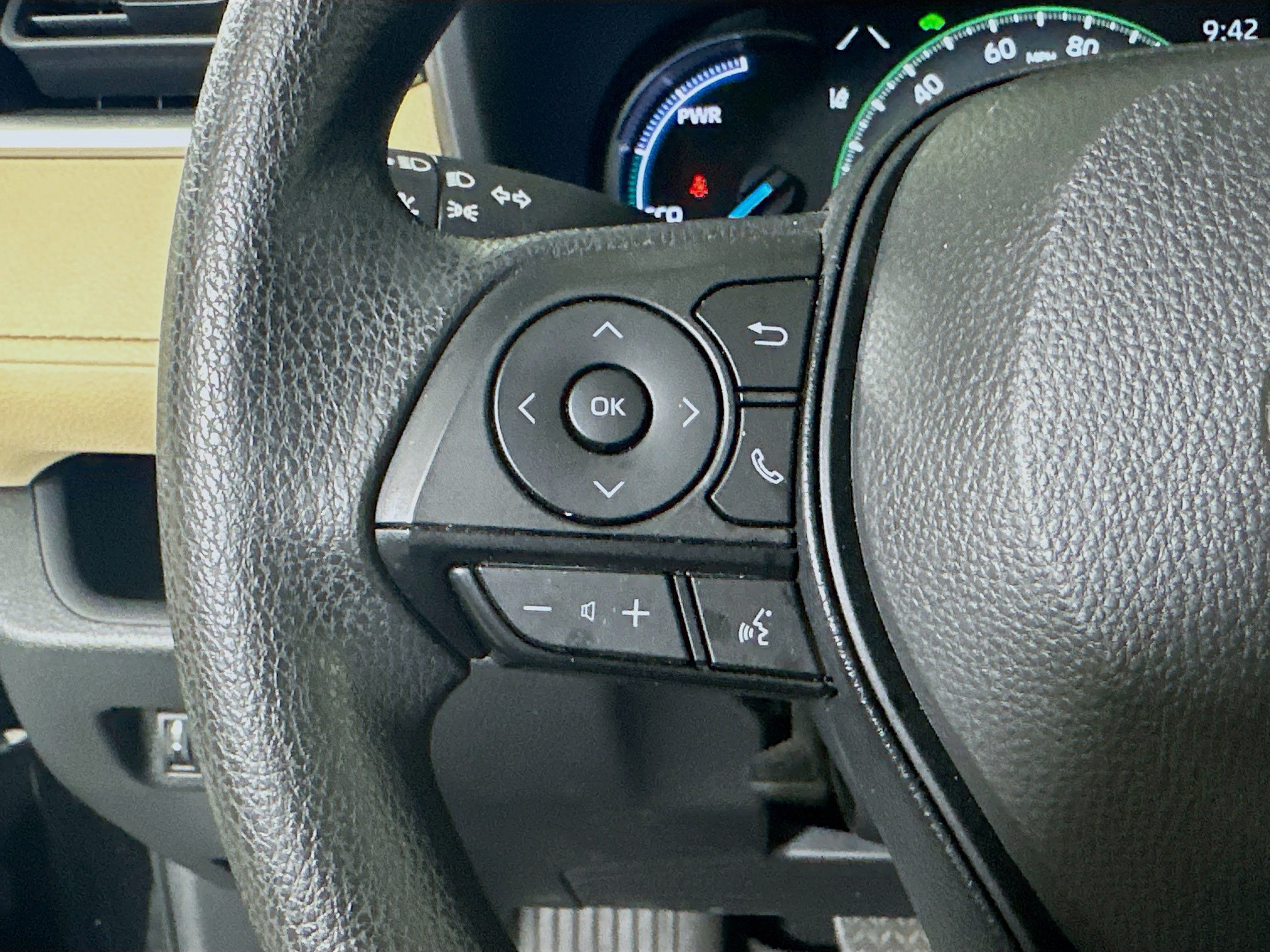 Certified 2025 Toyota RAV4 LE AWD/4WD image 16