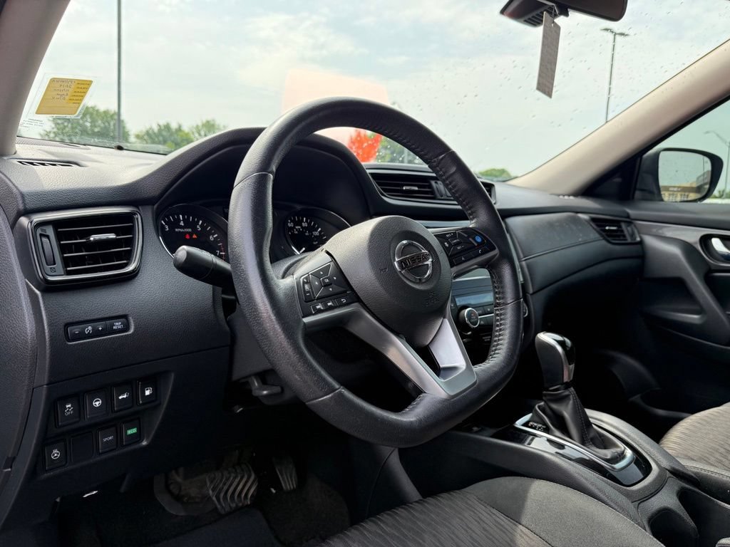 Used 2019 Nissan Rogue SV w/ Premium Package FWD image 9