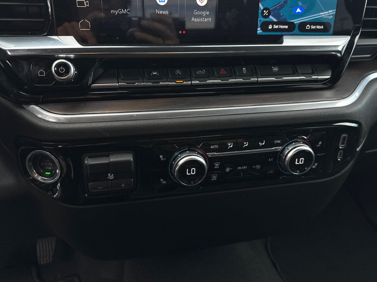 Used 2025 GMC Sierra 1500 SLT AWD/4WD image 30