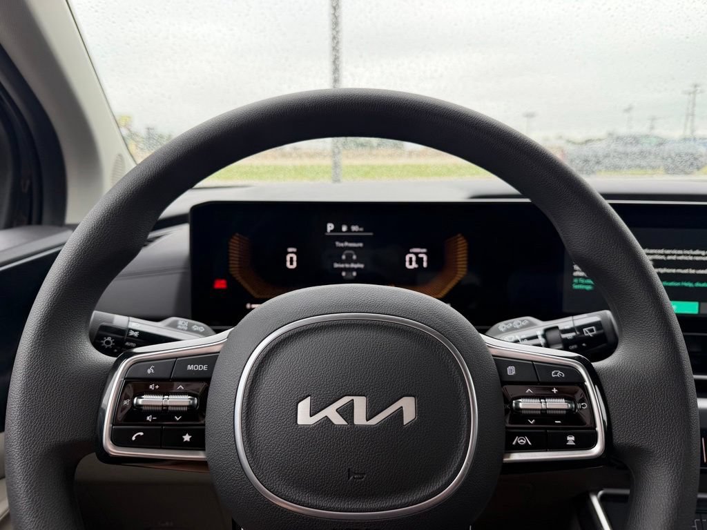 New 2026 Kia Carnival LX FWD image 12