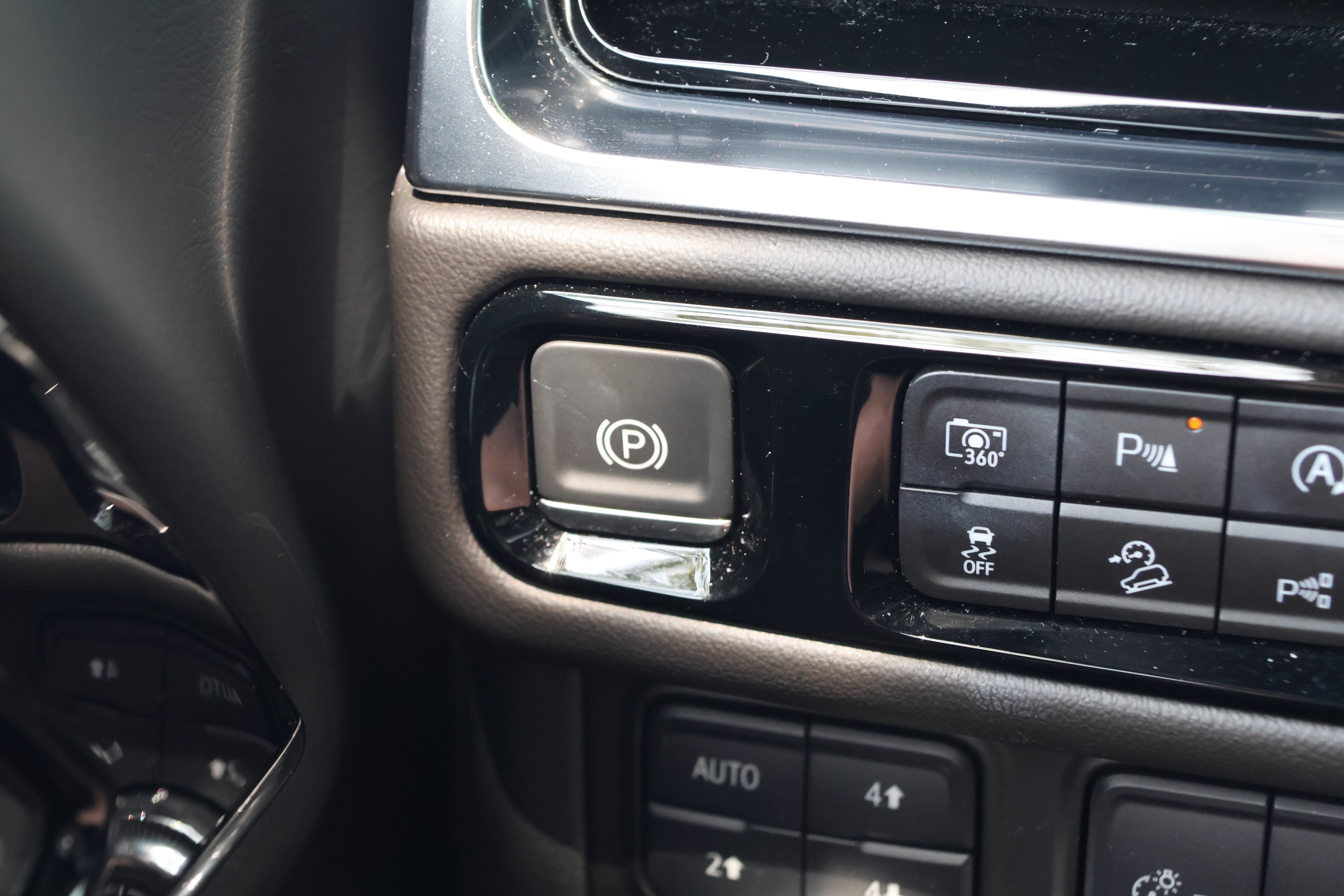Used 2025 GMC Yukon Elevation AWD/4WD image 16