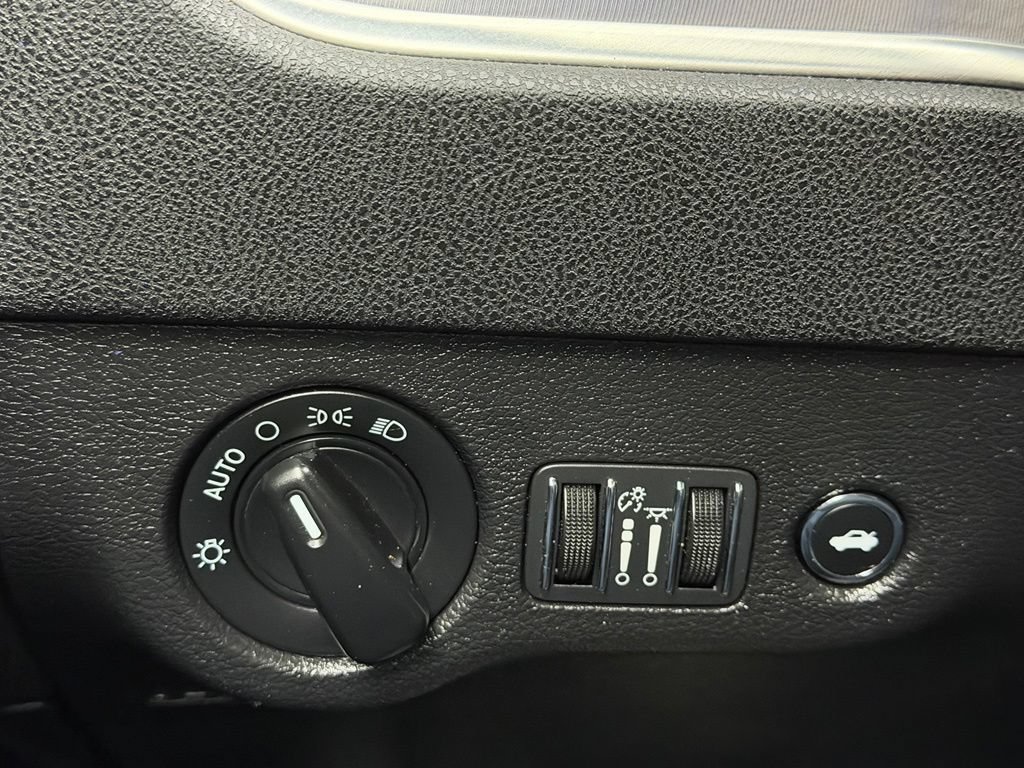 Used 2020 Dodge Charger SXT w/ Leather Interior Group RWD image 30