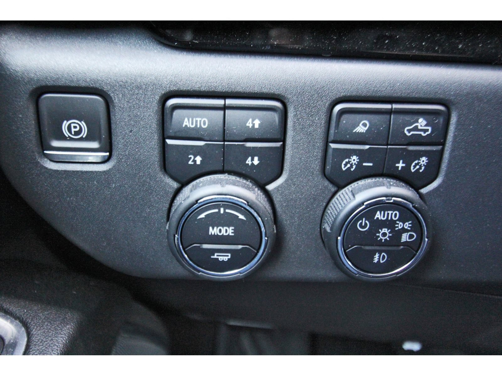 Used 2023 Chevrolet Silverado 1500 LT Trail Boss w/ LT Trail Boss Premium Package AWD/4WD image 19