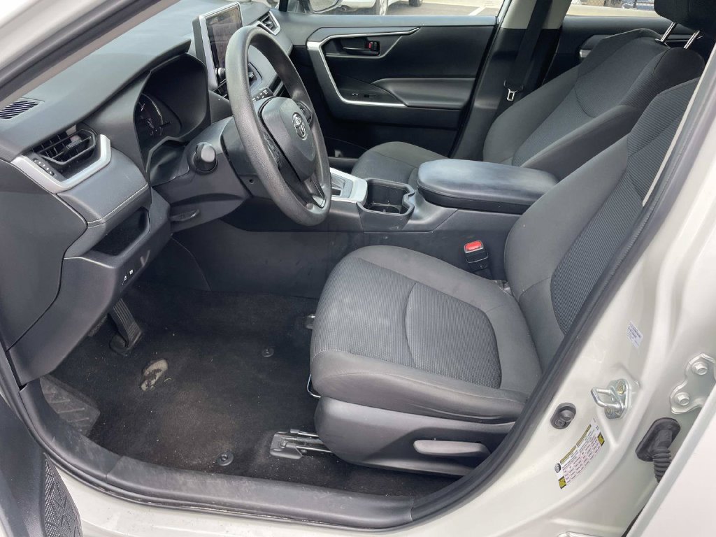 Used 2024 Toyota RAV4 LE AWD/4WD image 17