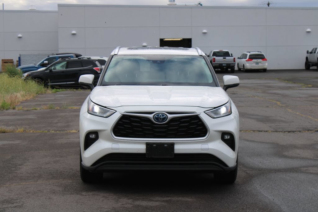 Used 2021 Toyota Highlander XLE AWD/4WD image 9