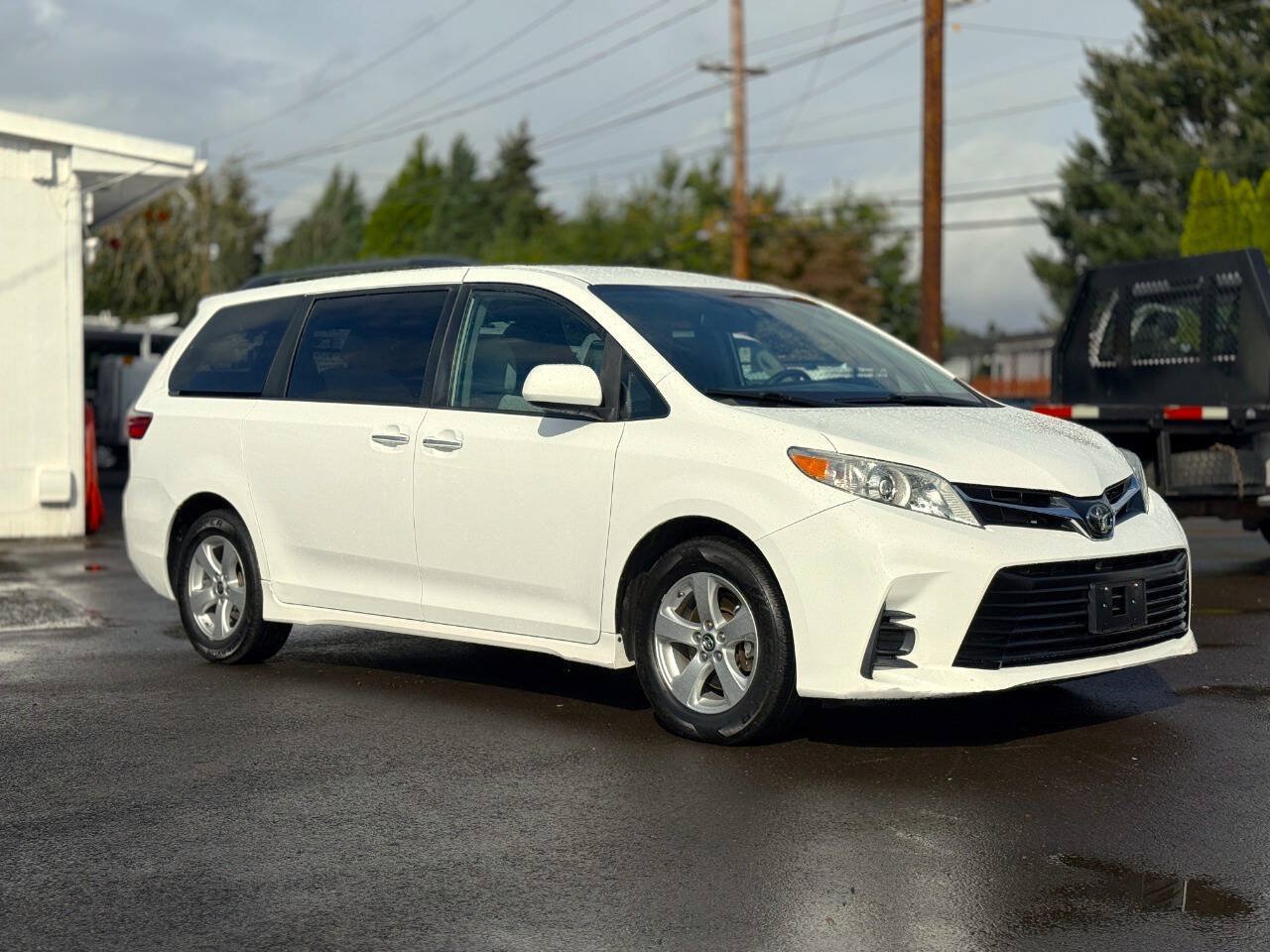 Used 2020 Toyota Sienna LE w/ LE Preferred Package