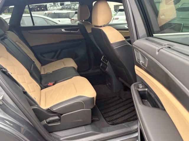 Used 2024 Volkswagen Atlas Cross Sport SE w/ Black Wheel Package AWD/4WD image 27